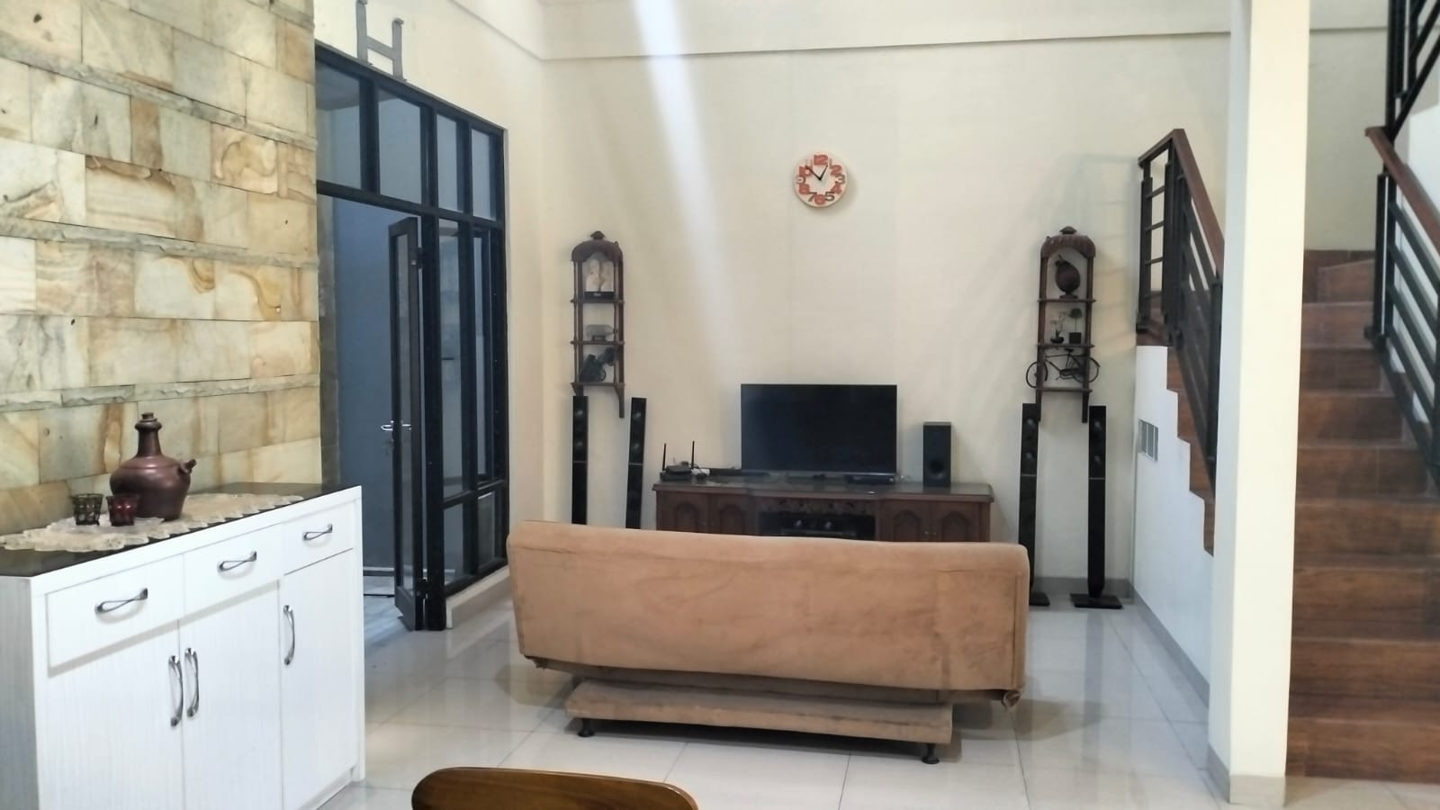 Rumah disewakan fully furnished di Taman Simpruk Lippo Cikarang